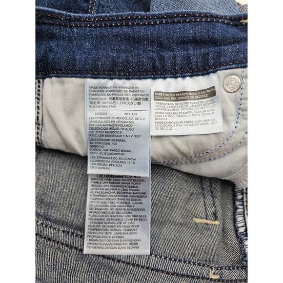 Levi Strauss Women's Size 5 Midi Cuffed Medium Wash Jean Shorts - Picture 3 of 8